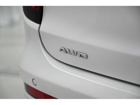 Used 2025 Cadillac XT6 Premium Luxury image 64