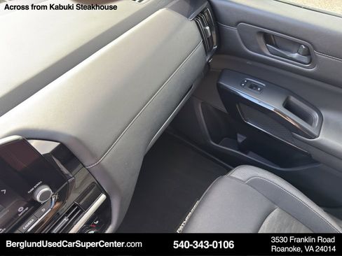 Used 2024 Nissan Pathfinder SV image 30