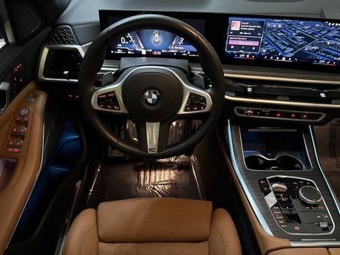 Used 2024 BMW X7 xDrive40i w/ M Sport Package image 29