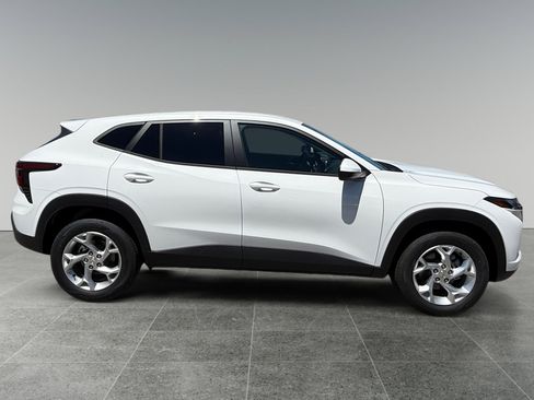 New 2026 Chevrolet Trax LS w/ LS Convenience Package FWD image 6