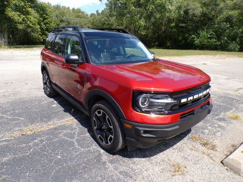 Used 2024 Ford Bronco Sport Outer Banks w/ Tech Package AWD/4WD image 2