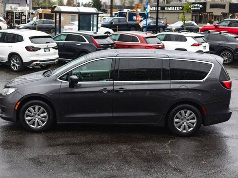 Used 2020 Chrysler Voyager L FWD image 11
