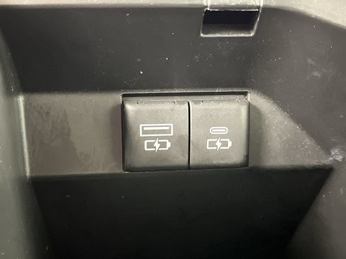 Used 2021 Toyota Camry SE w/ Convenience Package FWD image 21