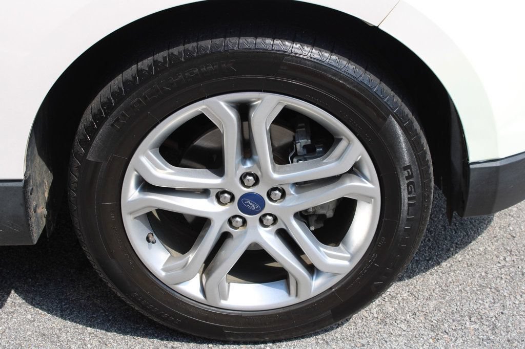 Used 2018 Ford Edge Titanium w/ Technology Package FWD image 36