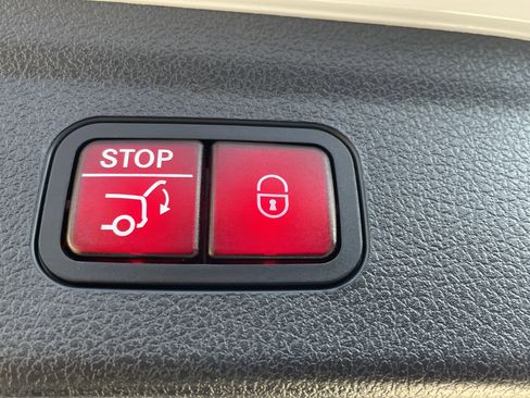 Certified 2025 Mercedes-Benz GLE 350 4MATIC w/ AMG Line Exterior image 11