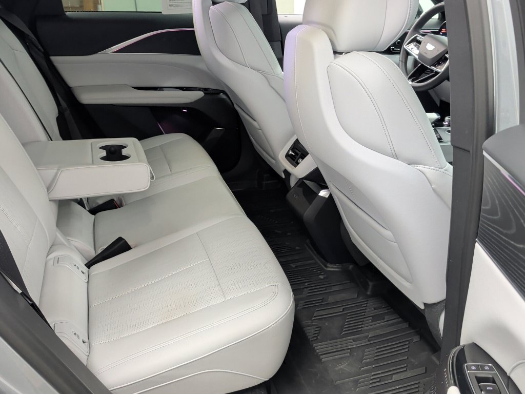 Used 2024 Cadillac Lyriq Luxury w/ LPO, Floor Liner Package AWD/4WD image 32