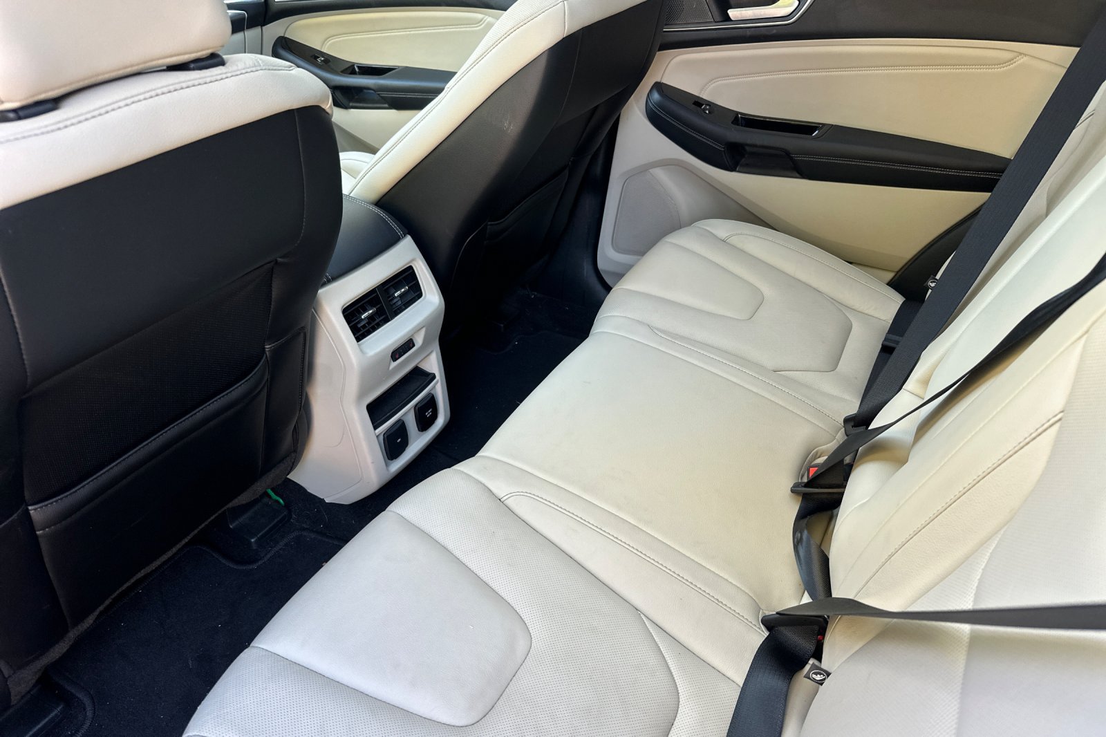 Used 2020 Ford Edge Titanium FWD image 14