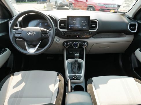 Used 2025 Hyundai Venue SEL FWD image 10