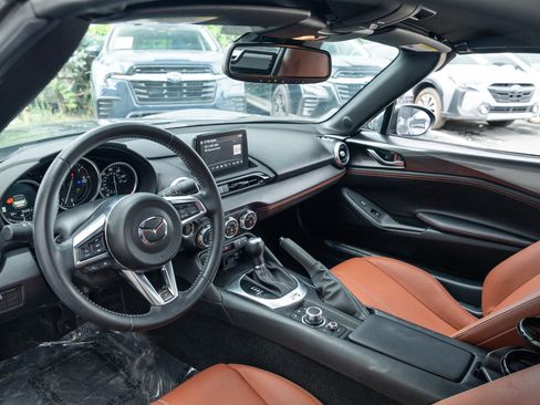 Used 2023 MAZDA MX-5 Miata Grand Touring RWD image 12