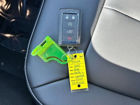 New 2025 Jeep Grand Cherokee L Limited w/ Black Appearance Package image 27