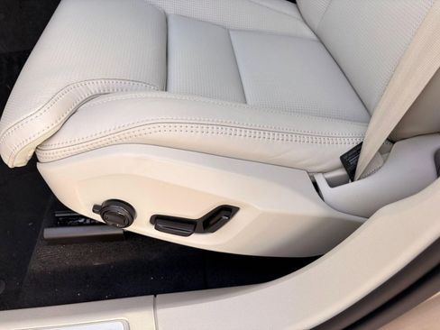 New 2026 Volvo XC60 B5 Ultra w/ Climate Package image 14