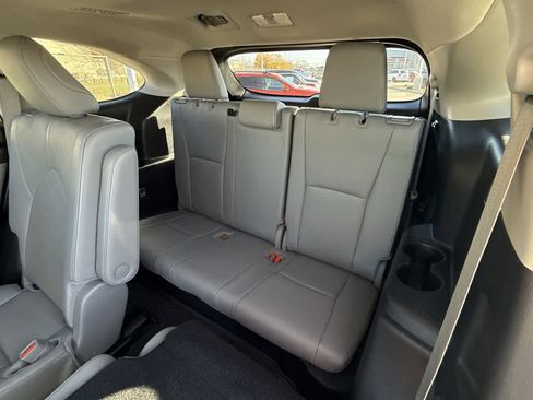 Used 2024 Toyota Highlander Platinum image 13