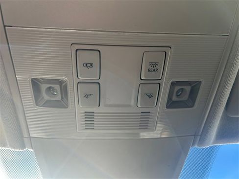 Used 2022 Volkswagen Tiguan SE image 21