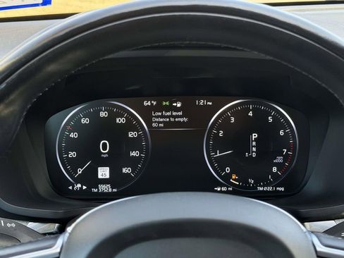 Used 2022 Volvo V60 T5 Cross Country image 11