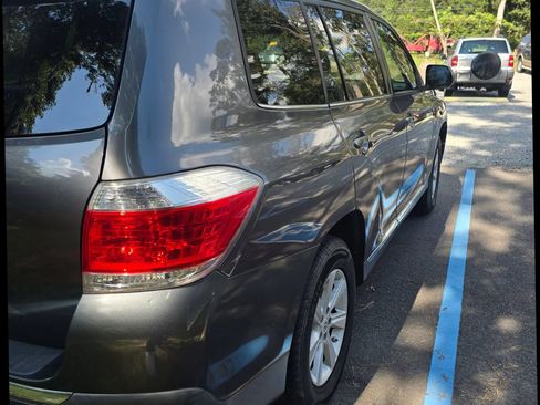 Used 2013 Toyota Highlander FWD image 10