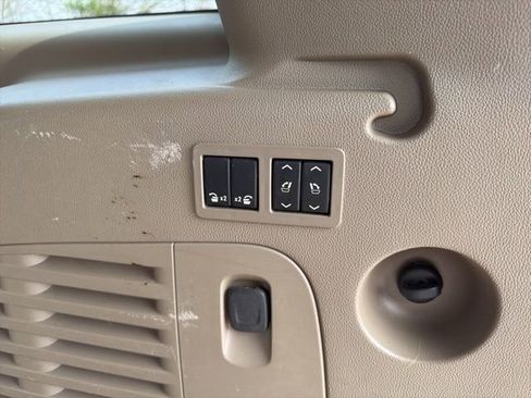 Used 2018 Chevrolet Suburban Premier image 22