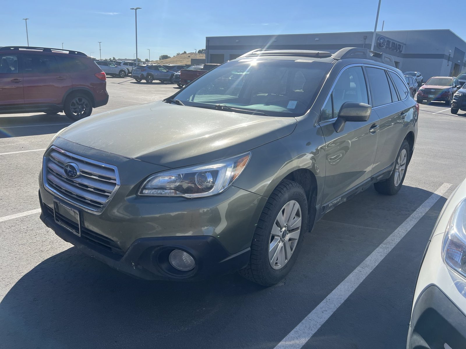 Used 2016 Subaru Outback 2.5i Premium AWD/4WD image 2