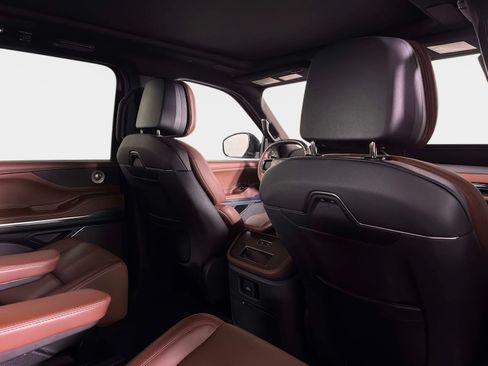 Used 2025 Lincoln Navigator Reserve AWD/4WD image 32