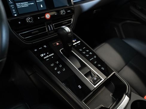 Certified 2026 Porsche Macan AWD/4WD image 23