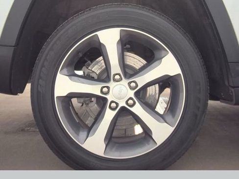 Used 2023 Jeep Grand Cherokee 4WD 4xe image 18