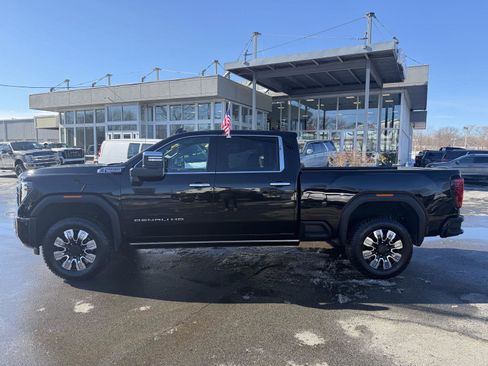Used 2024 GMC Sierra 3500 Denali w/ Denali Reserve Package image 4