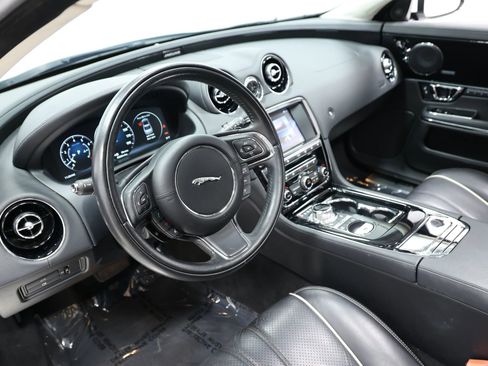 Used 2017 Jaguar XJ Supercharged RWD image 2