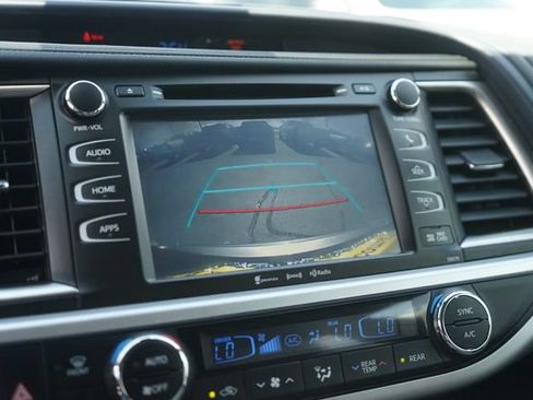 Used 2017 Toyota Highlander XLE FWD image 28