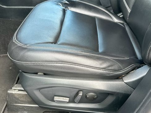 Used 2020 Ford Explorer XLT w/ Equipment Group 202A RWD image 9