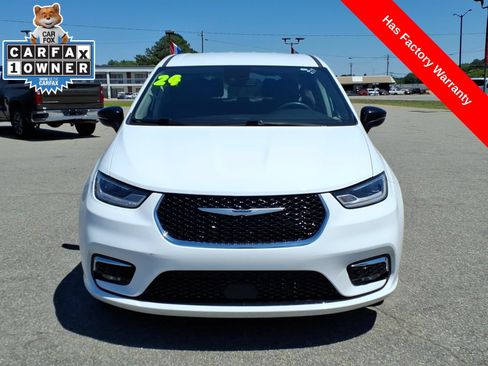 Used 2024 Chrysler Pacifica Touring-L FWD image 8