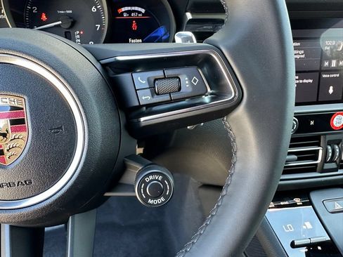 Used 2026 Porsche Macan AWD/4WD image 16
