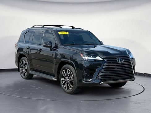 Used 2024 Lexus LX 600 4WD w/ Luxury Package image 9