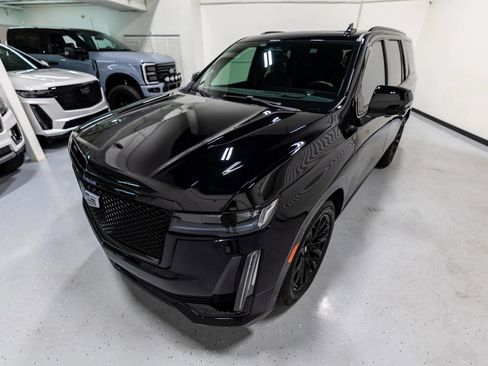 Used 2023 Cadillac Escalade Sport Platinum w/ LPO, ONYX Package AWD/4WD image 16