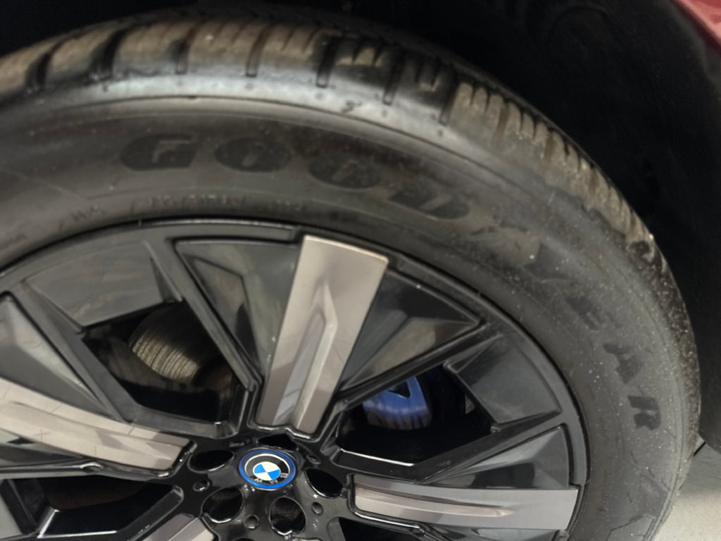 Used 2024 BMW iX xDrive50 w/ Premium Package AWD/4WD image 87