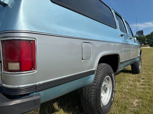 Used 1989 Chevrolet Suburban 4WD image 11