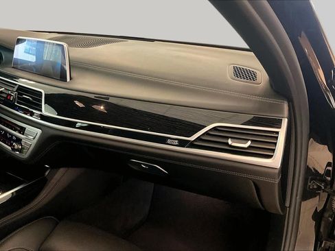 Used 2019 BMW 750i w/ Executive Package RWD image 16