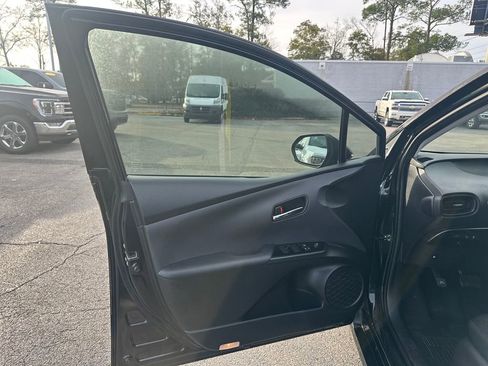 Used 2022 Toyota Prius LE image 25
