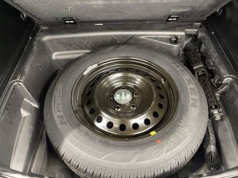 Used 2023 Jeep Grand Cherokee Limited w/ Trailer Tow Prep Group (B) image 11