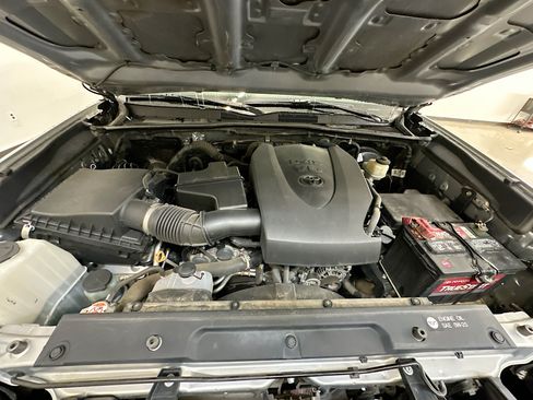 Used 2017 Toyota Tacoma Limited w/ Tow Package AWD/4WD image 36