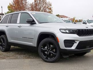 New 2025 Jeep Grand Cherokee Altitude video 3