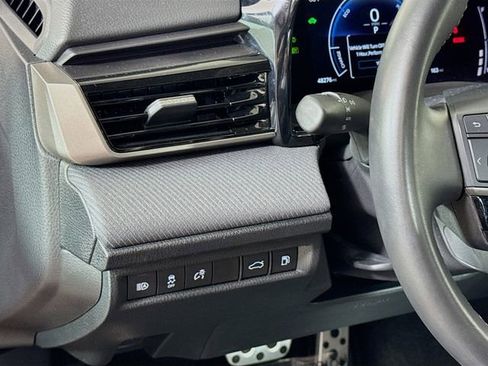 Used 2025 Toyota Camry SE FWD image 19