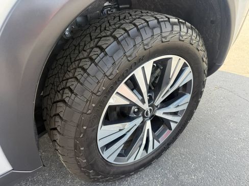 Used 2023 Nissan Rogue SV AWD/4WD image 31