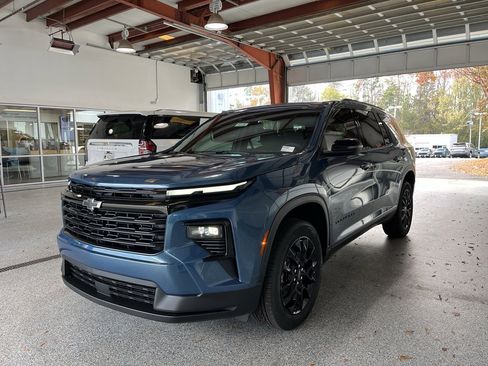 New 2026 Chevrolet Traverse LT w/ Midnight/Sport Edition image 3