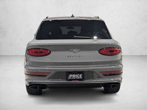Used 2023 Bentley Bentayga image 7