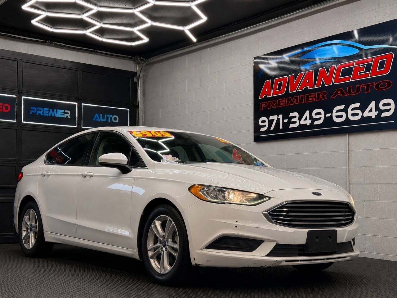 Used 2018 Ford Fusion SE w/ Fusion SE Technology Package FWD image 1