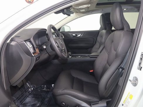 Used 2024 Volvo V60 B5 Cross Country Plus image 12