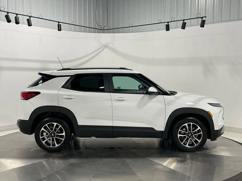 Used 2025 Chevrolet TrailBlazer LT w/ LT Cold Weather Package image 10