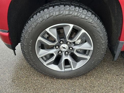 Used 2021 Chevrolet Silverado 1500 RST image 2