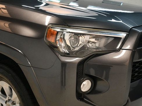 Used 2016 Toyota 4Runner SR5 Premium image 10