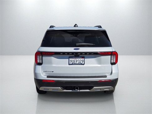 Certified 2025 Ford Explorer Active w/ Active Comfort Package image 5
