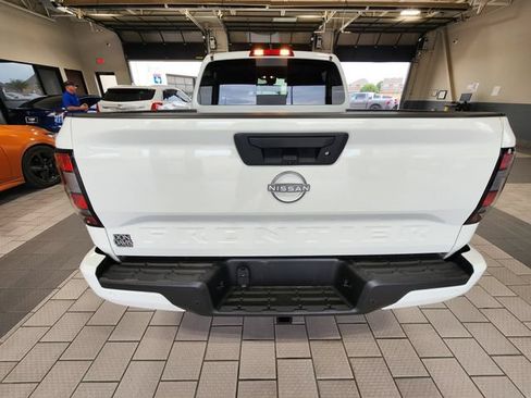 Used 2025 Nissan Frontier SV w/ SV Convenience Package RWD image 5